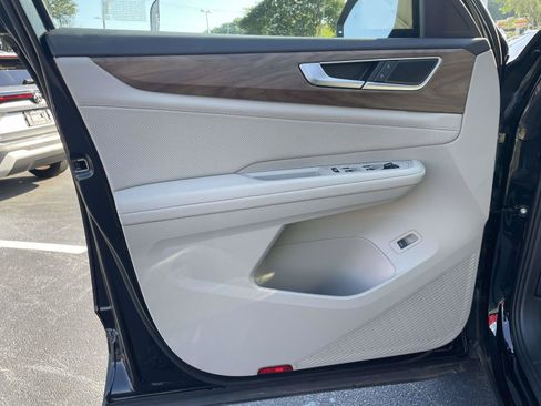 Certified 2026 Volkswagen Atlas SE w/ Panoramic Sunroof Package FWD image 14