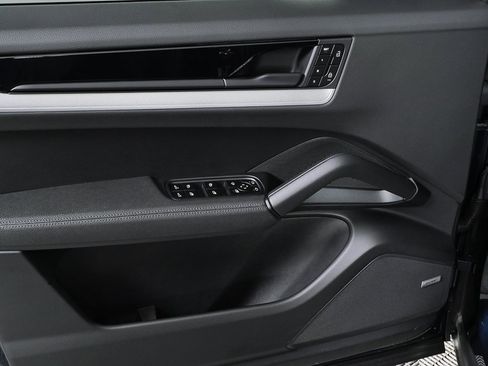 Certified 2025 Porsche Cayenne S image 6