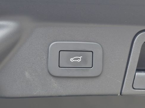 Certified 2025 Land Rover Range Rover Velar Dynamic SE AWD/4WD image 13