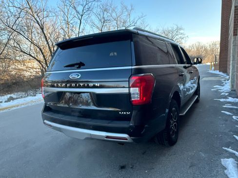 Used 2023 Ford Expedition Max XLT image 8