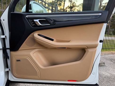 Used 2017 Porsche Macan S image 27