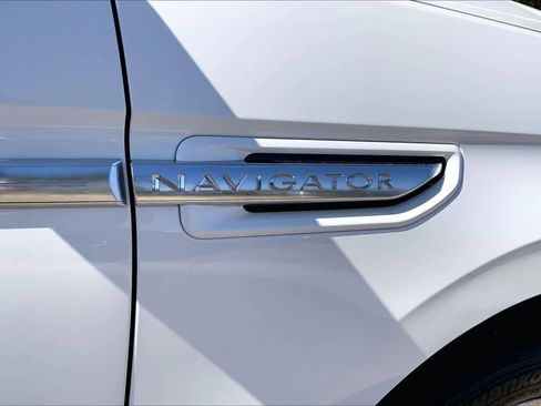 Used 2021 Lincoln Navigator Reserve AWD/4WD image 10