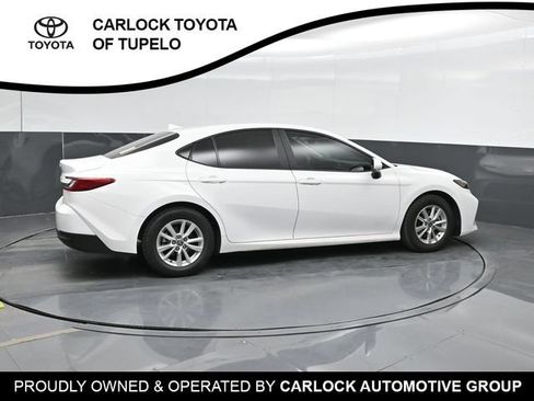 Used 2025 Toyota Camry SE FWD image 4