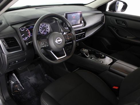 Used 2024 Nissan Rogue S image 15