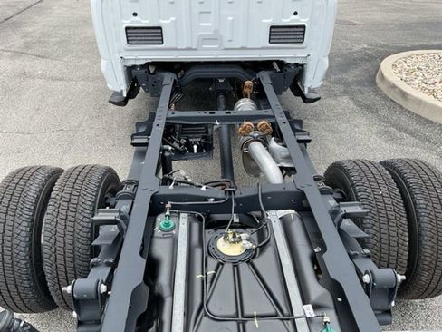 New 2025 Ford F350 XL w/ XL Chrome Package AWD/4WD image 8