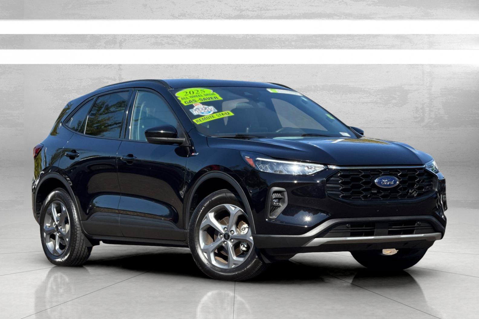 Used 2025 Ford Escape ST-Line Select AWD/4WD image 2