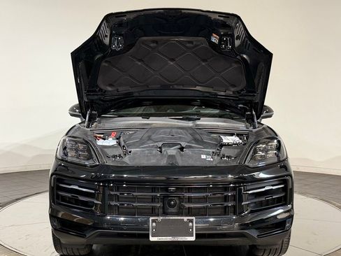 Used 2025 Porsche Cayenne Coupe image 98