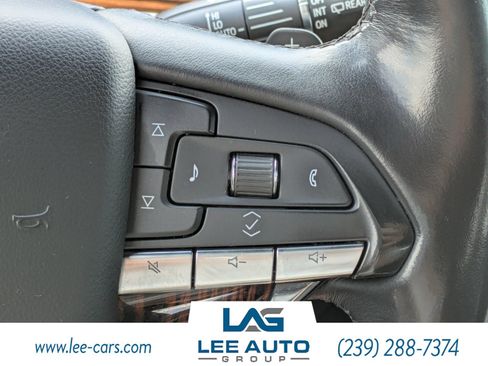 Used 2022 Cadillac Escalade ESV Premium Luxury RWD image 23
