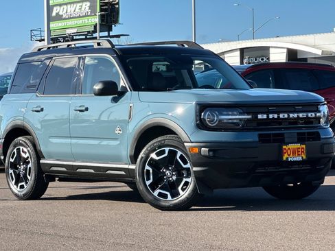 Used 2022 Ford Bronco Sport Outer Banks w/ Tech Package image 2