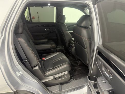 Used 2025 Honda Pilot TrailSport image 29