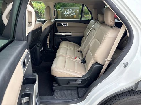 Used 2020 Ford Explorer XLT w/ Equipment Group 202A AWD/4WD image 31