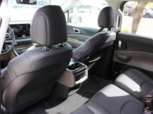Certified 2026 Kia Carnival EX image 32