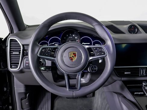 Certified 2023 Porsche Cayenne Coupe image 10