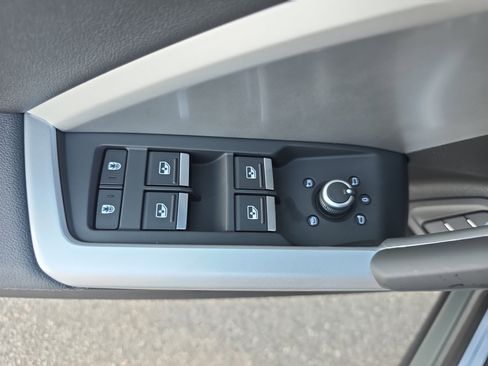 New 2025 Audi Q3 2.0T Premium image 25