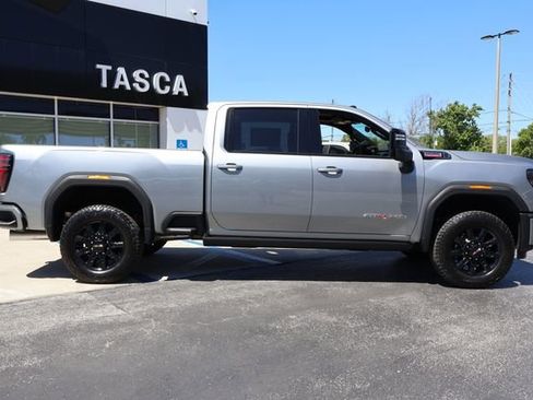 New 2026 GMC Sierra 2500 AT4 w/ AT4 Premium Plus Package AWD/4WD image 9