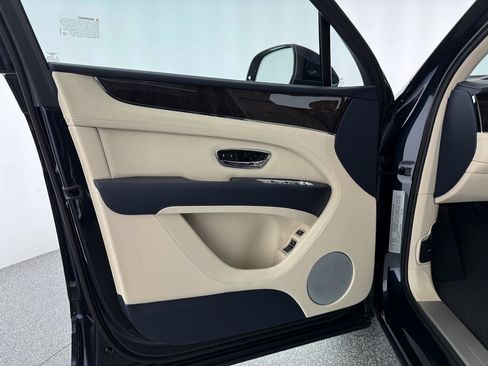 New 2025 Bentley Bentayga image 12