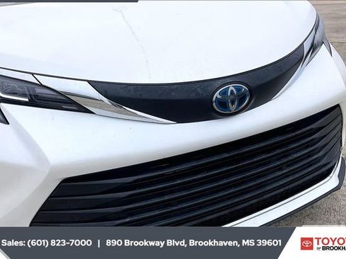 Used 2021 Toyota Sienna XLE image 22