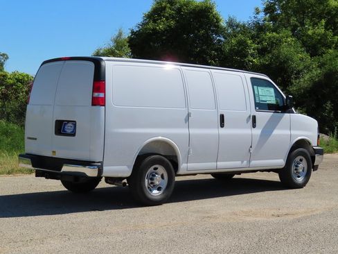New 2026 Chevrolet Express 2500 w/ Driver Convenience Package RWD image 3