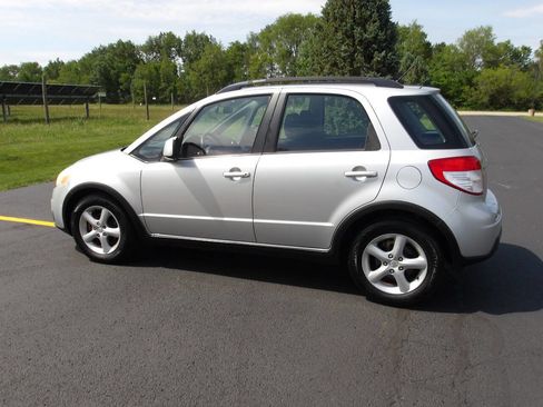 Used 2008 Suzuki SX4 Hatchback FWD image 11