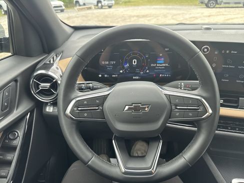 Used 2026 Chevrolet Equinox ACTIV AWD/4WD image 17