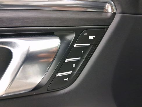 Certified 2025 Porsche Macan GTS image 11