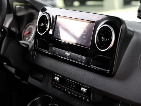 Used 2025 Mercedes-Benz Sprinter 2500 w/ Dashboard Charging Package image 19