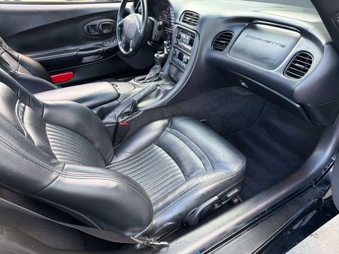 Used 2001 Chevrolet Corvette Coupe w/ Preferred Equipment Group2 image 30