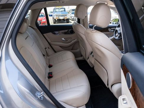 Used 2019 Mercedes-Benz GLC 300 4MATIC image 32