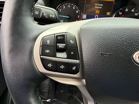 Used 2022 Ford Explorer Limited w/ Equipment Group 301A AWD/4WD image 16