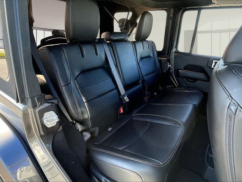 Used 2022 Jeep Wrangler Unlimited Sahara image 27