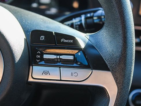 Certified 2023 Hyundai Elantra SEL image 29