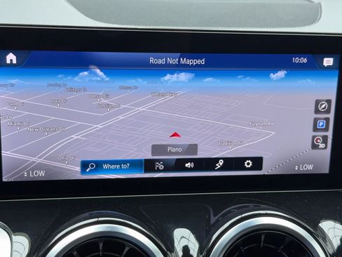 Used 2023 Mercedes-Benz GLB 250 4MATIC w/ Premium Package image 24