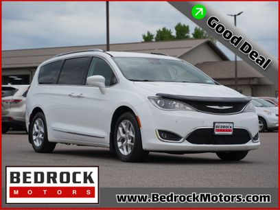 Used 2018 Chrysler Pacifica Touring-L w/ Advanced Safetytec Group