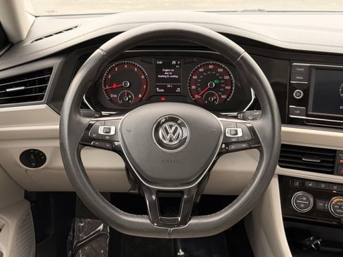 Used 2019 Volkswagen Jetta SE FWD image 26
