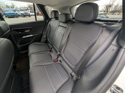 Used 2023 Mercedes-Benz GLC 300 4MATIC image 16