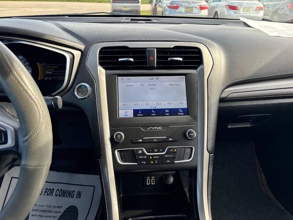 Used 2019 Ford Fusion SE FWD image 16
