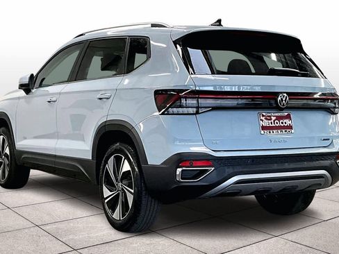 New 2026 Volkswagen Taos SE image 3