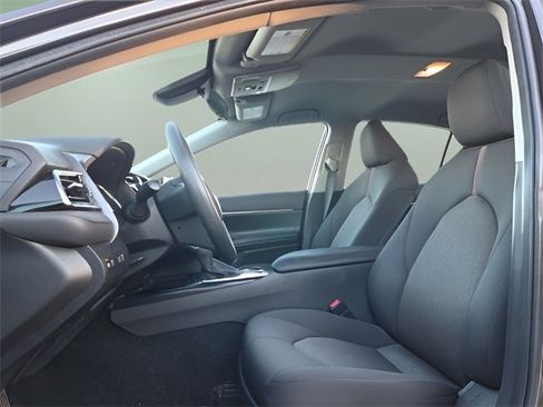 Used 2020 Toyota Camry LE image 9