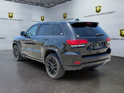 Used 2022 Jeep Grand Cherokee Laredo X RWD image 3