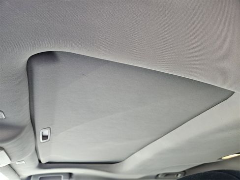 Used 2024 Toyota Highlander XLE image 25