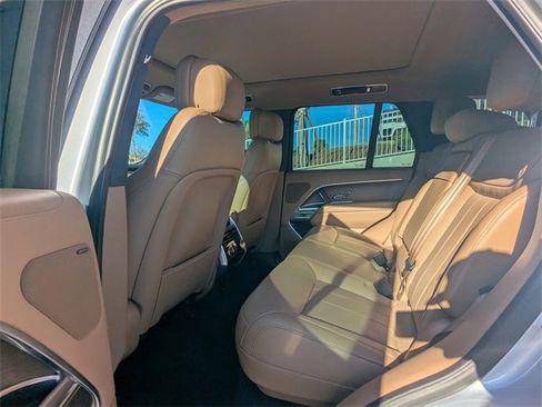Used 2025 Land Rover Range Rover SE image 11