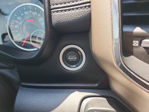 Used 2019 RAM 1500 Laramie AWD/4WD image 21