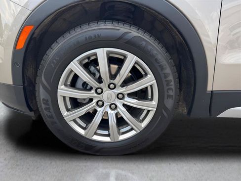 Used 2023 Cadillac XT4 Premium Luxury w/ Technology Package FWD image 9