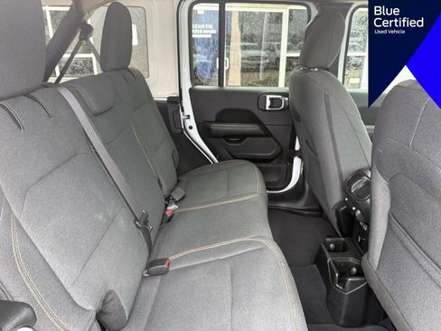 Used 2025 Jeep Wrangler Unlimited Sahara AWD/4WD image 13