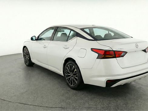 Used 2025 Nissan Altima 2.5 SV FWD image 6