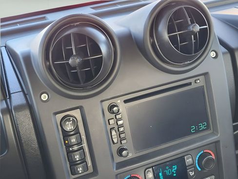 Used 2005 HUMMER H2 SUT w/ Preferred Equipment Group image 16