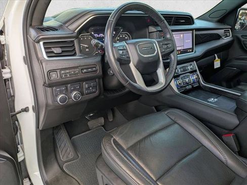Used 2021 GMC Yukon Denali w/ Denali Premium Package image 5