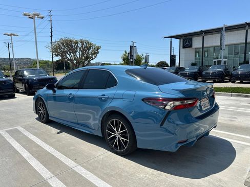 Used 2023 Toyota Camry SE w/ Convenience Package FWD image 4