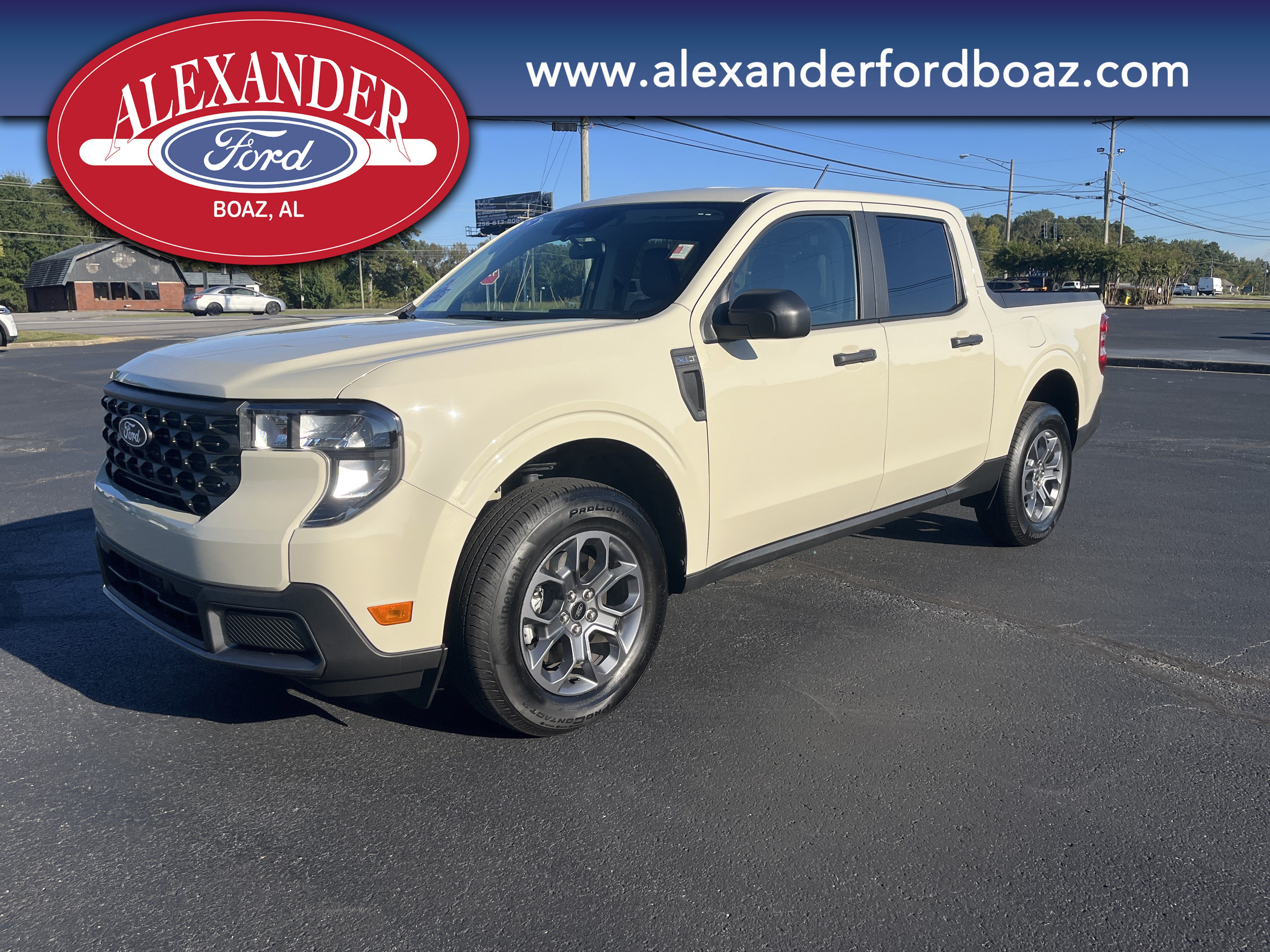 Used 2025 Ford Maverick XLT FWD image 1