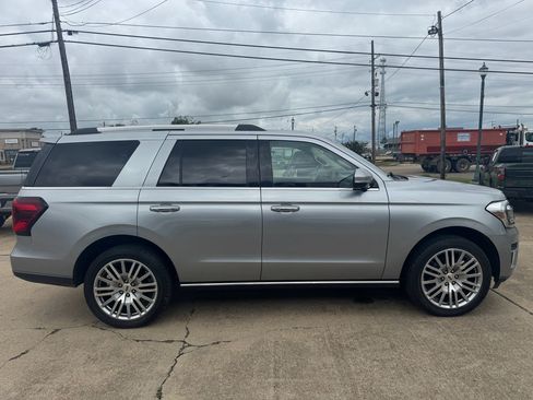 Used 2023 Ford Expedition Limited AWD/4WD image 6